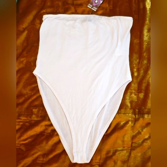 BOOHOO White Bandeau Bodysuit - Picture 1 of 5